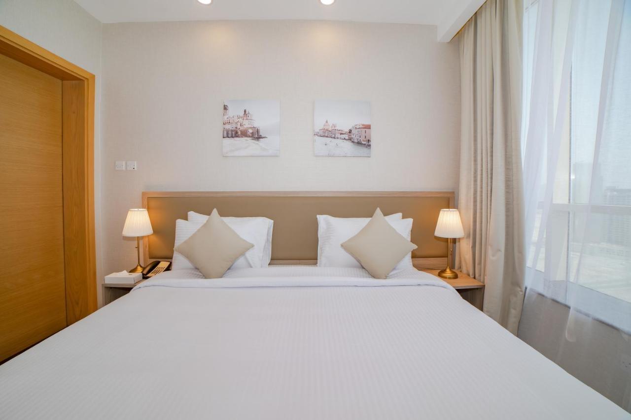 الفجيرة Platinum Coast Hotel Apartments المظهر الخارجي الصورة A bedroom at the hotel
