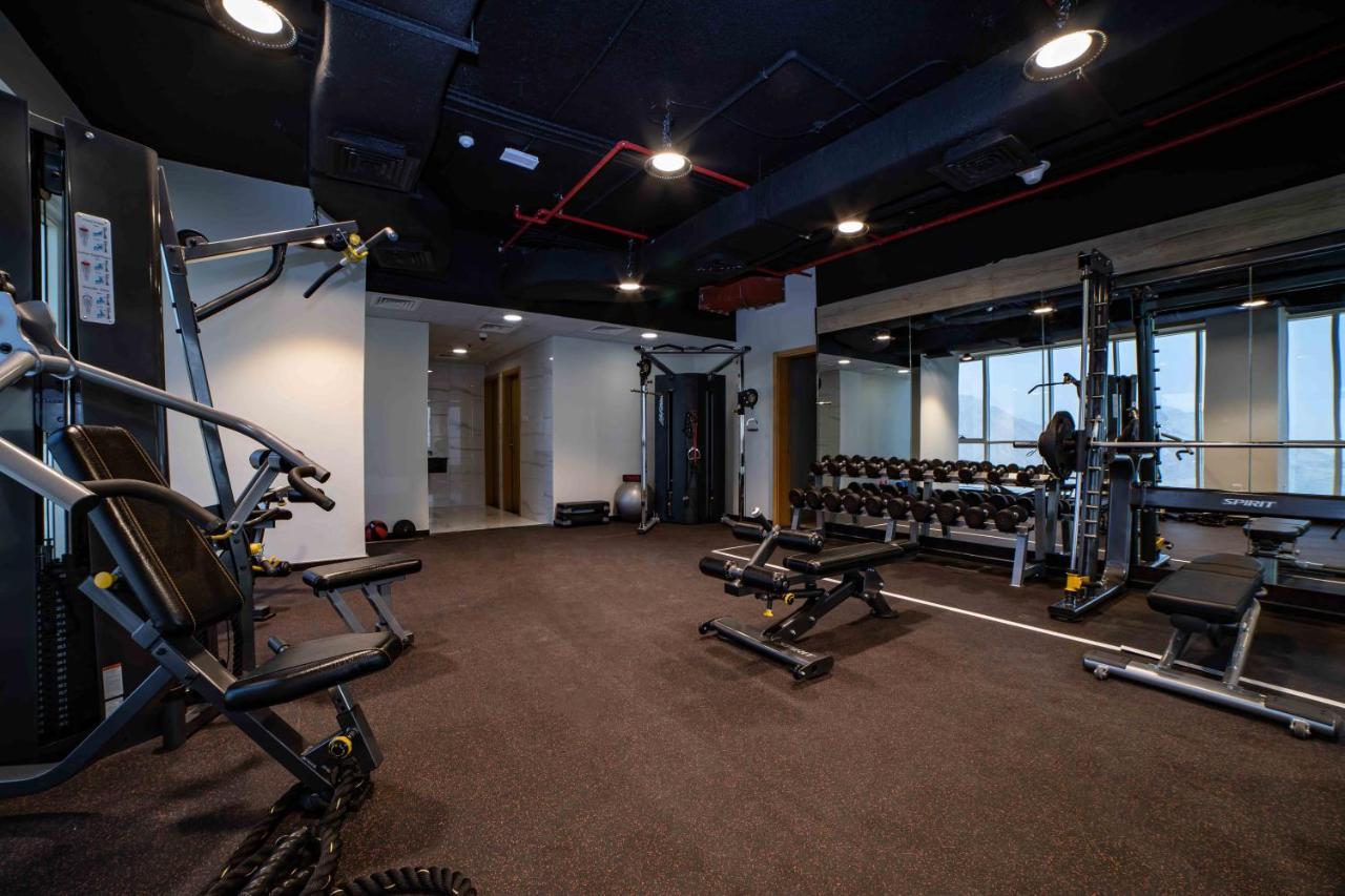 الفجيرة Platinum Coast Hotel Apartments المظهر الخارجي الصورة The gym at the 100000 sq ft (9,300 sq m) headquarters of the company in Hyderabad, India